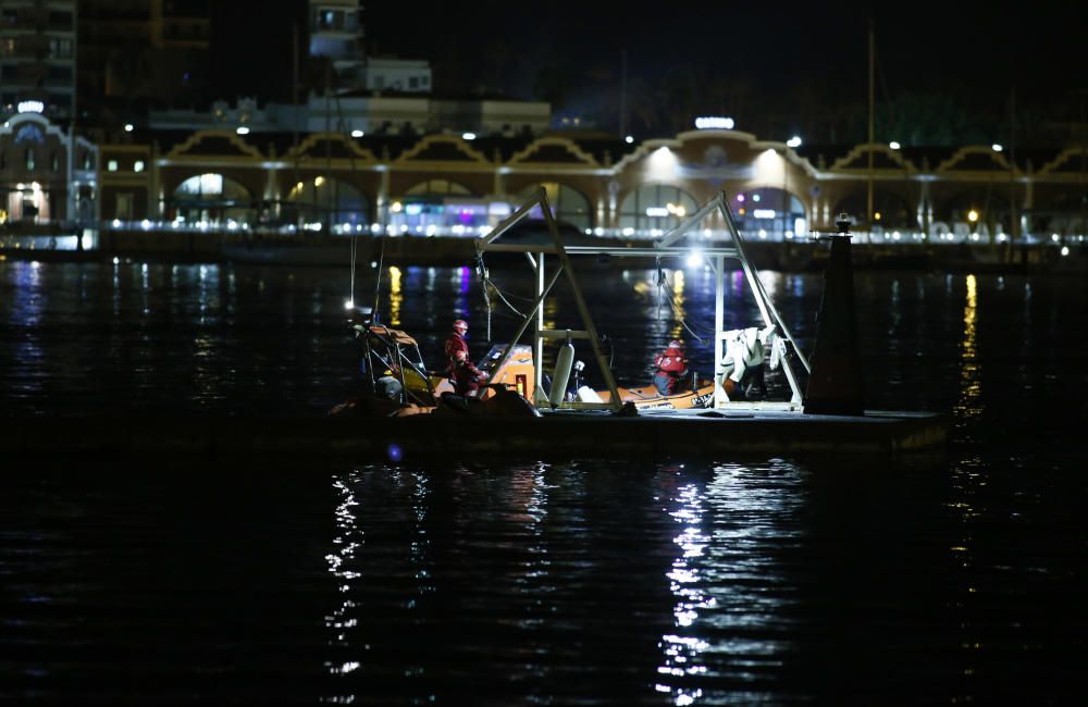 Un coche cae al agua en el puerto de Castelló