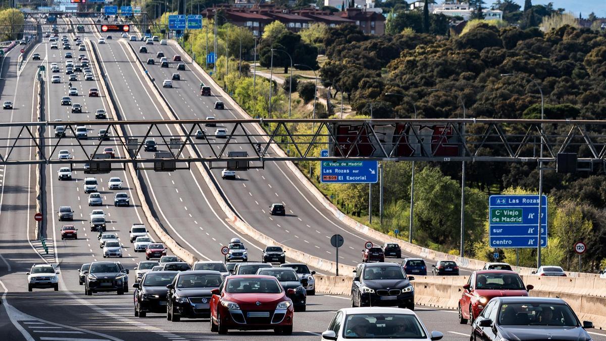 Decenas de vehículos en la A6.