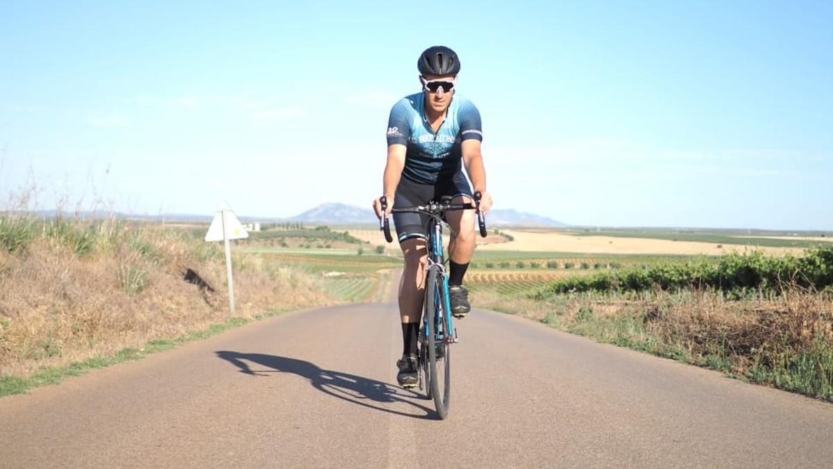 Pedro Hierro en su bicicleta