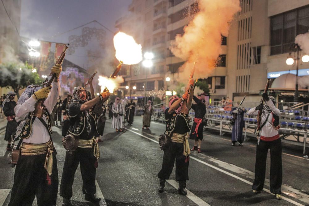 Las Fiestas de la Reconquista llenan las calles de olor a pólvora