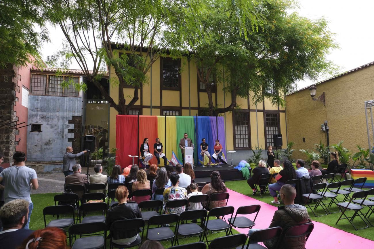 Manifiesto del Orgullo LGTBI e izado de las banderas en La Laguna