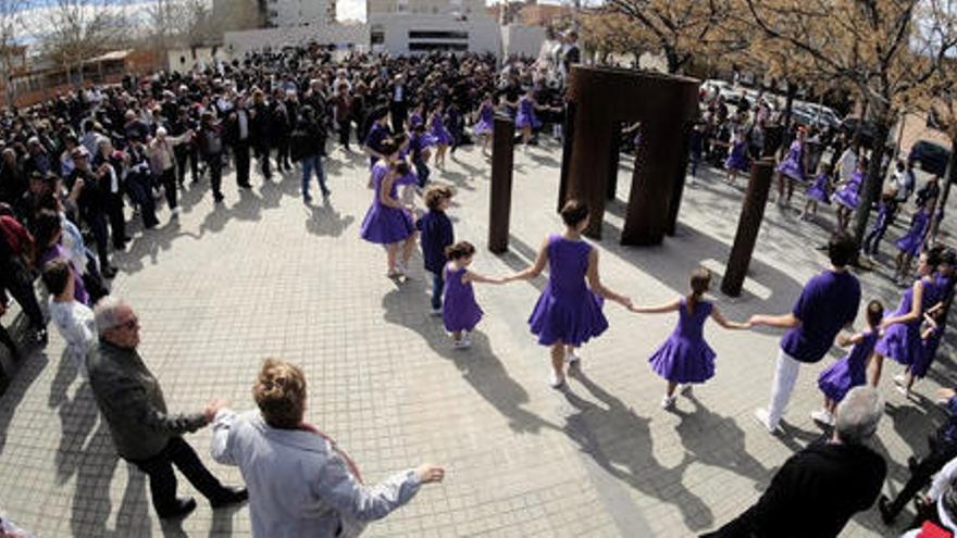 Figueres tanca la capitalitat de la Sardana amb la inauguració d&#039;un monument i una producció teatral pròpia