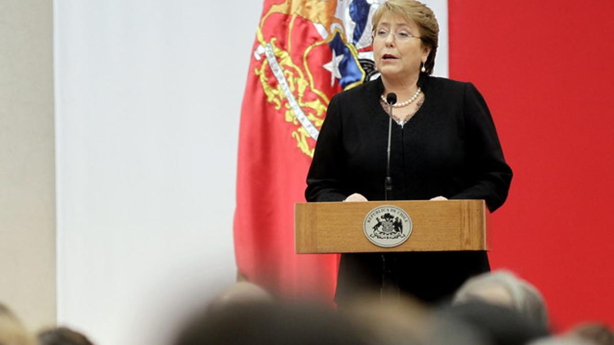 Michelle Bachelet, durante la ceremonia de conmemoración del 41º aniversario del golpe militar contra Allende, este jueves en el palacio de la Moneda.