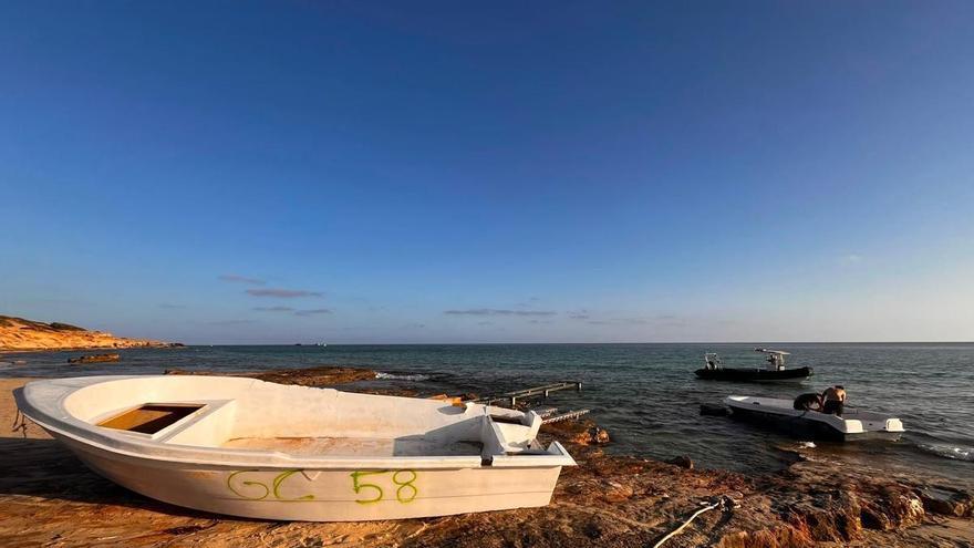 El Consell retira ocho pateras del litoral de Formentera