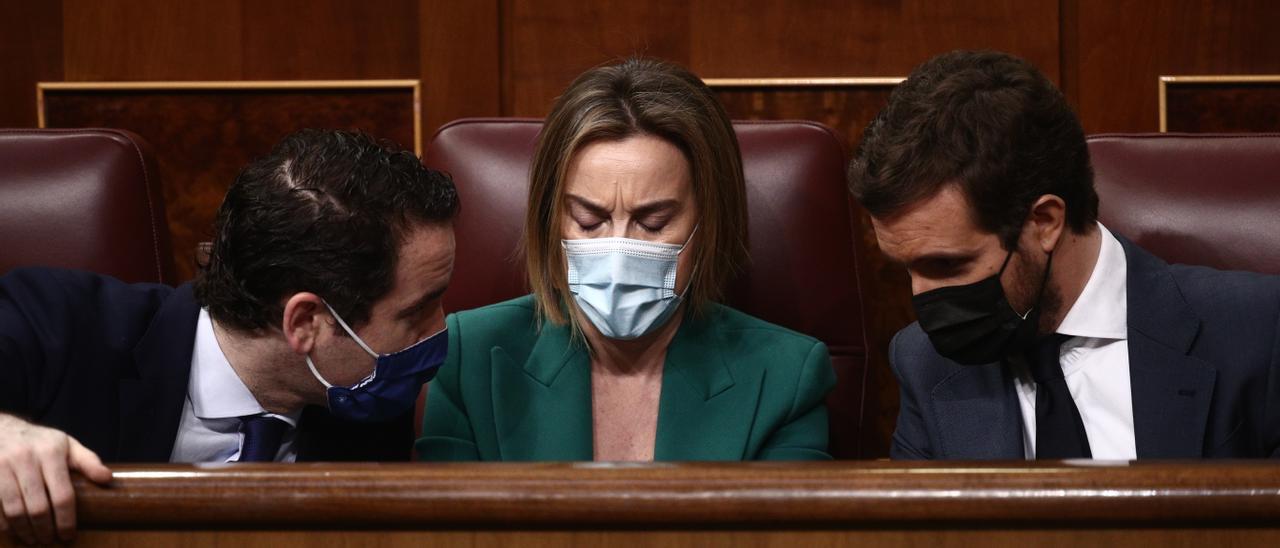 Pablo Casado, Cuca Gamarra y Teodoro García Egea, en el Congreso.