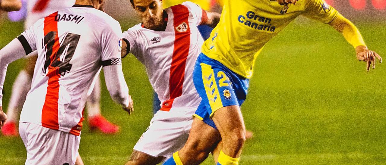 Christian Rivera, presionado por varios jugadores del Rayo Vallecano, el pasado 20 de diciembre en Vallecas. | | LOF