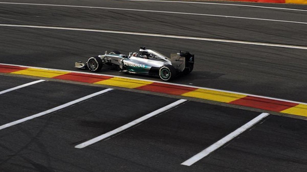 Hamilton superó a Nico Rosberg en la segunda sesión de entrenamientos en Spa