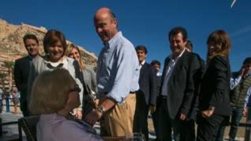 Luis de Guindos, durante su visita de ayer a Alicante.