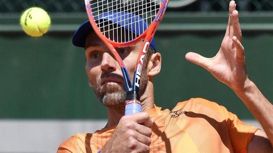 Karlovic gana la batalla de &#039;bombarderos&#039; ante Feliciano López