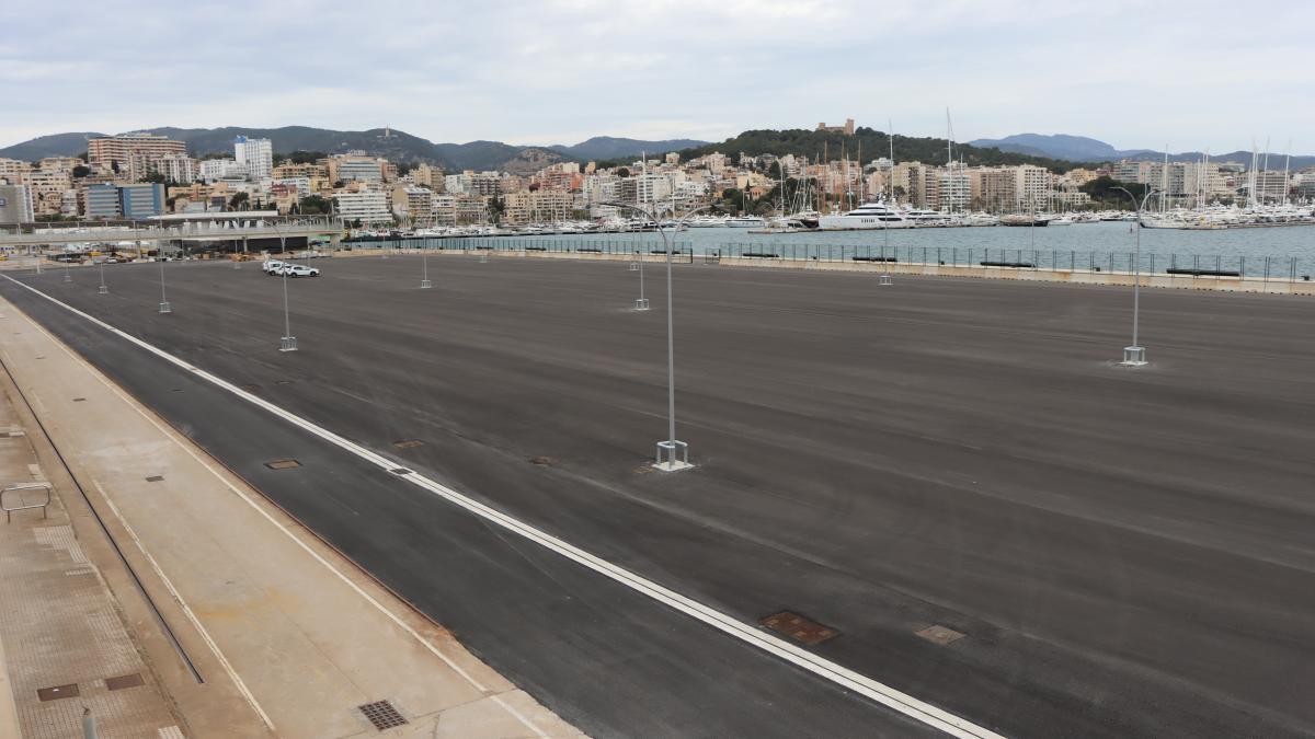 Nueva explanada en el muelle de Poniente Nord.