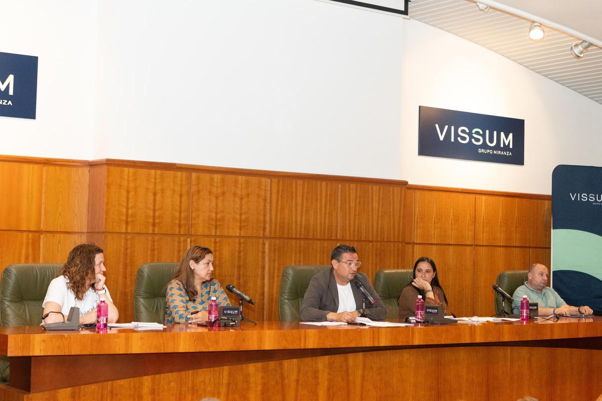 el presidente de la Federació de Fogueres, David Olivares, durante la asamblea ordinaria.