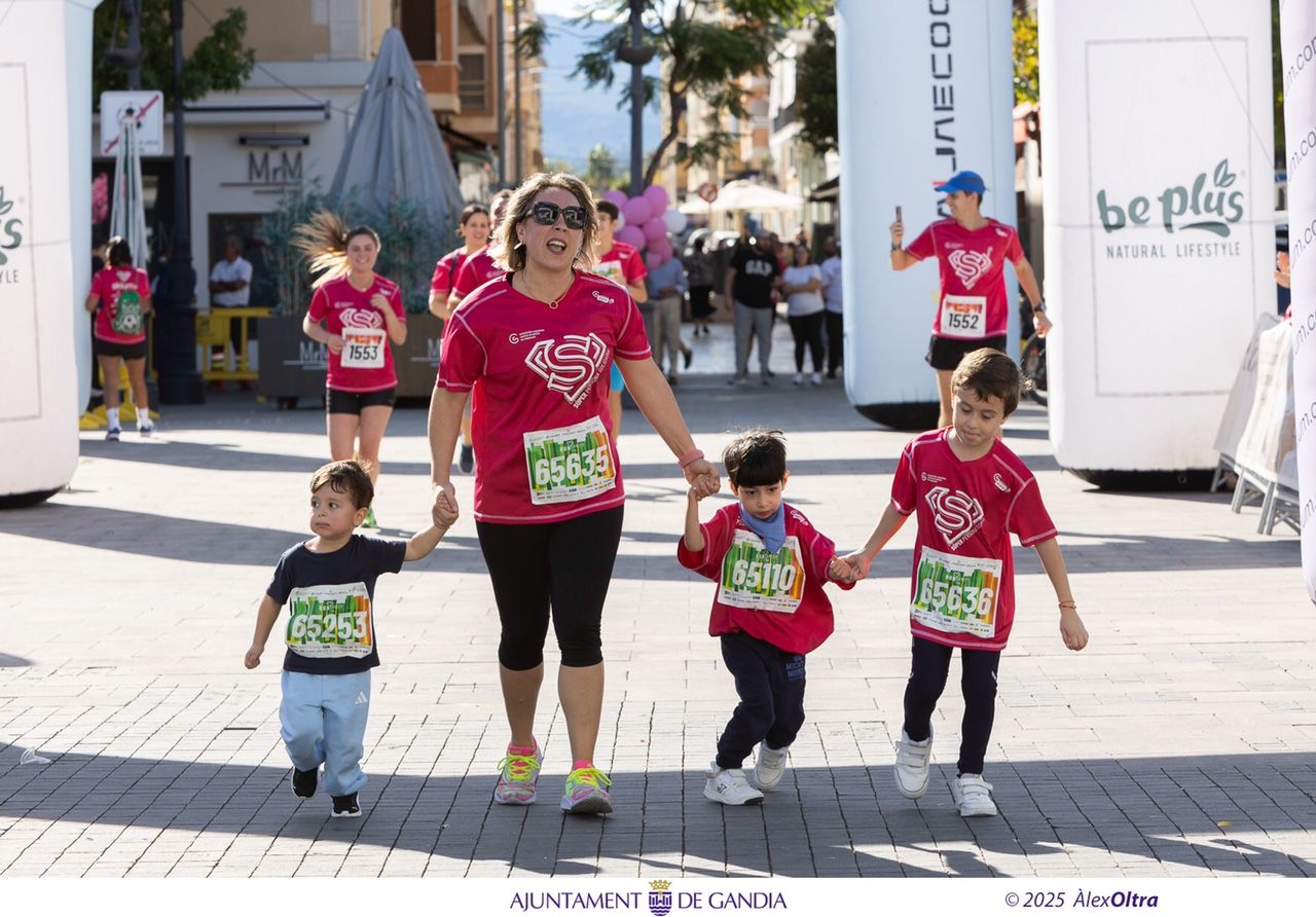Gandia bate récords de solidaridad en la RunCáncer 2025