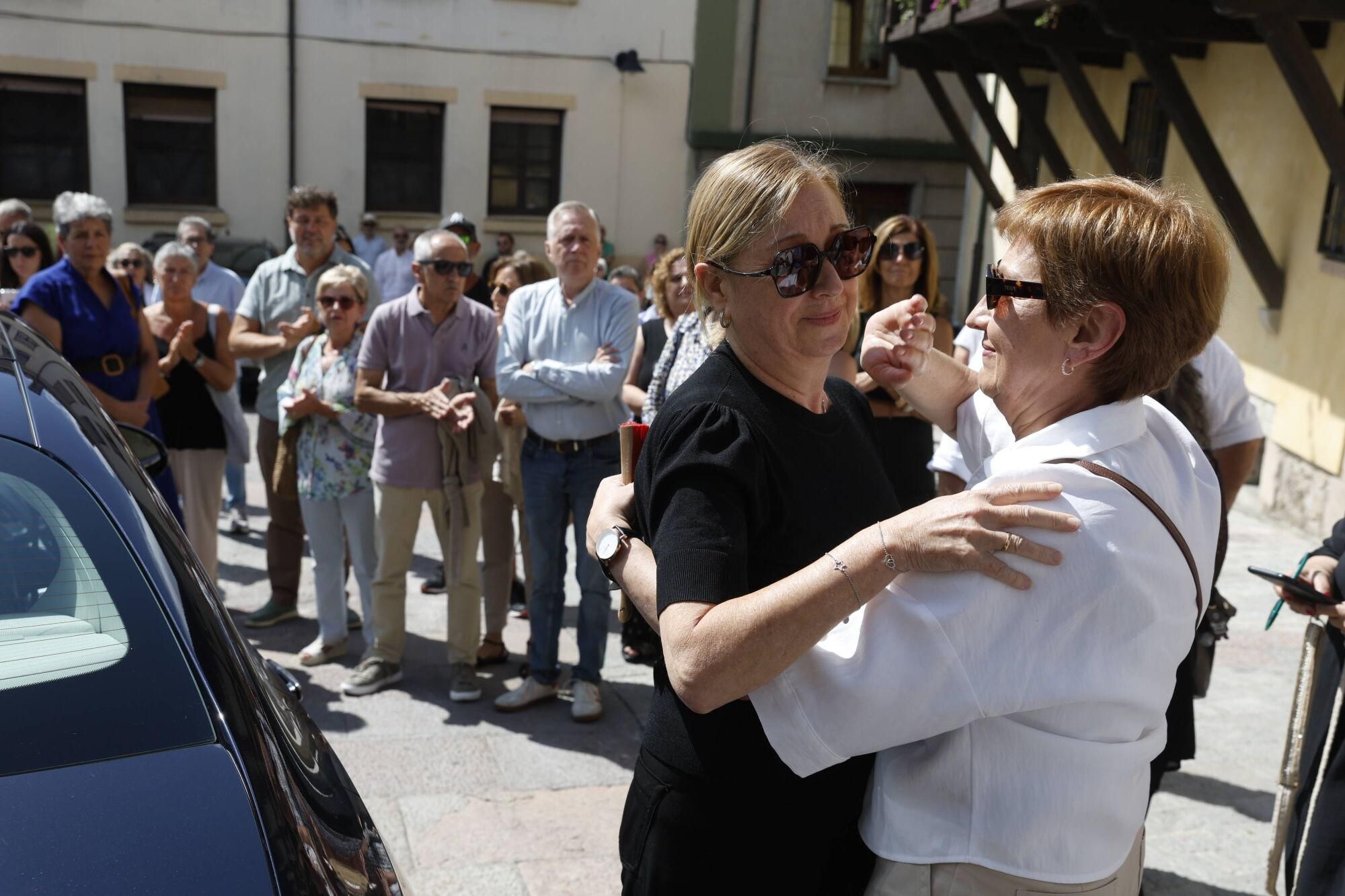 Las imágenes del funeral de Antonio Trevín en la basílica de Llanes.