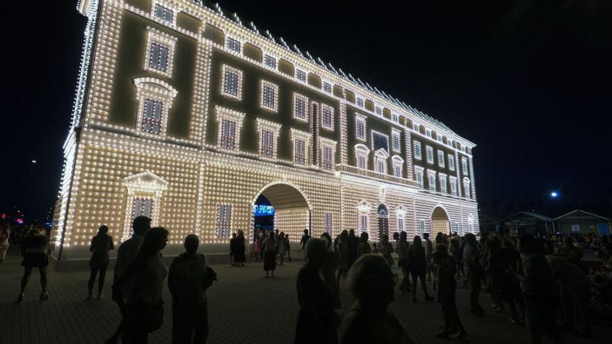 Encendido de la portada del Real de la Feria de Málaga