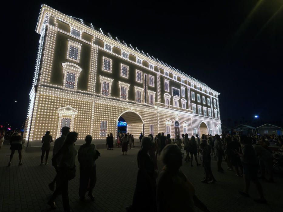 Encendido de la portada del Real de la Feria de Málaga