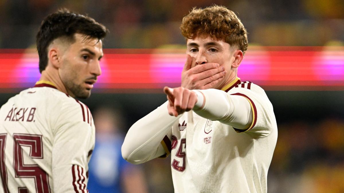 Víctor Muñoz, durante su debut con la selección española