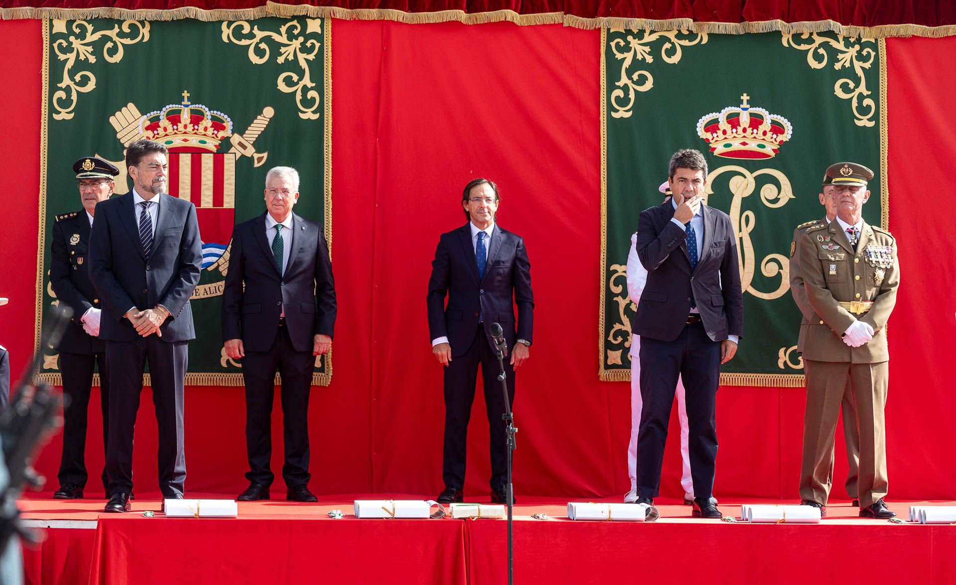 La Guardia Civil de Alicante celebra el día de la Virgen del Pilar en el Puerto