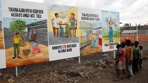 Carteles con medidas de prevención del ébola en la República Democrática del Congo.