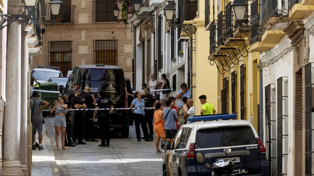 Una mujer de 30 años fue sido hallada muerta con lesiones de arma blanca este lunes en una vivienda de Antequera