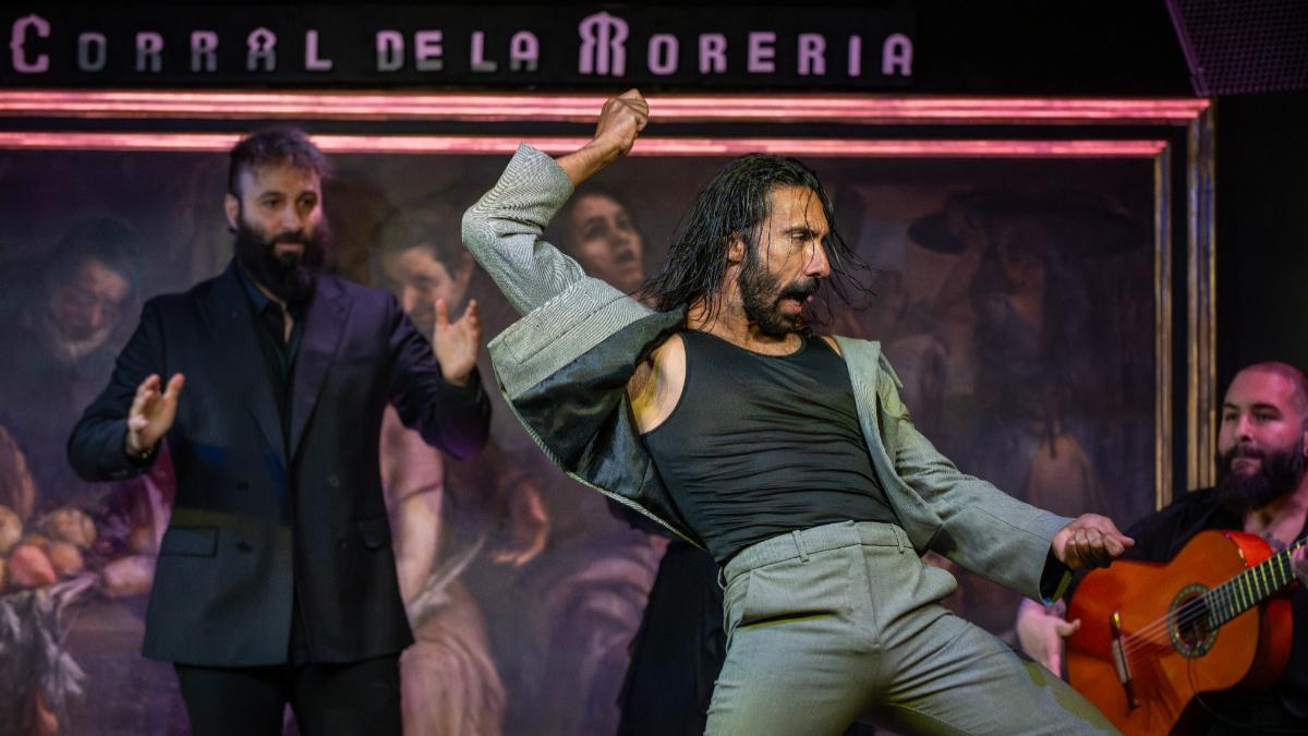 El bailaor Eduardo Guerrero en el 70 aniversario del Corral de la Morería, el tablao madrileño que celebra siete décadas de historia uniendo flamenco, gastronomía y vino.