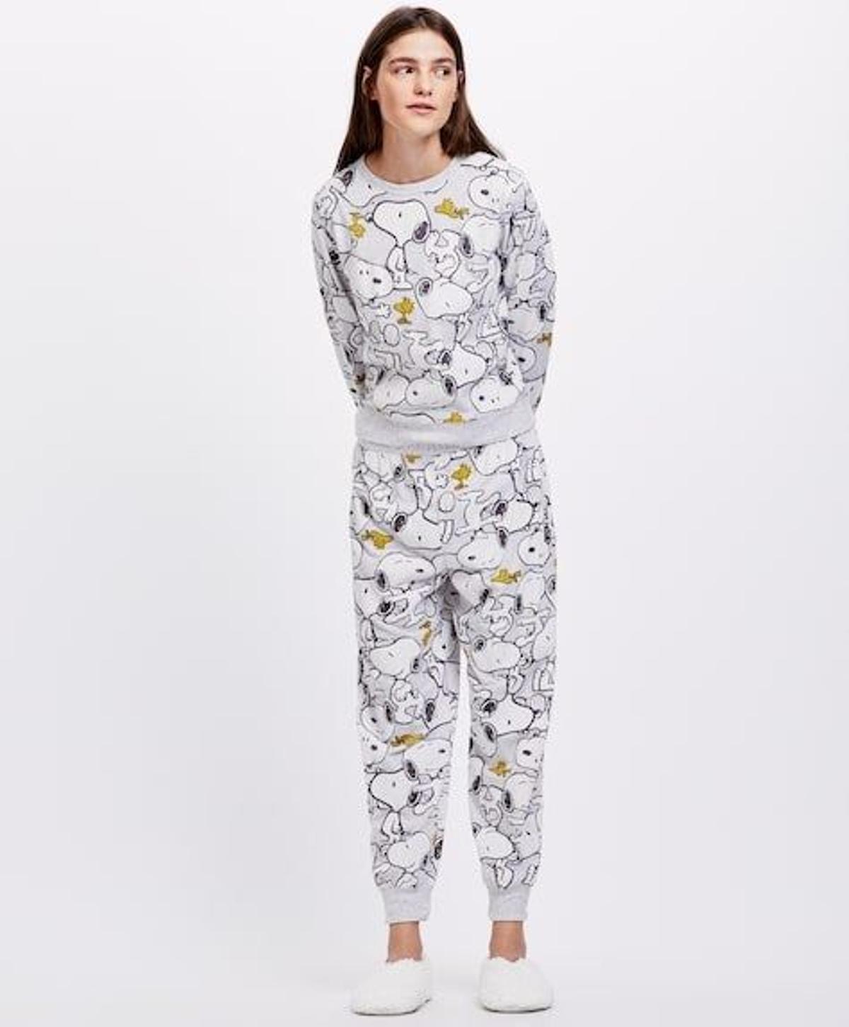 Pijama de Oysho (Precio: 19.99 euros el pantalón y 17,99 euros la sudadera)