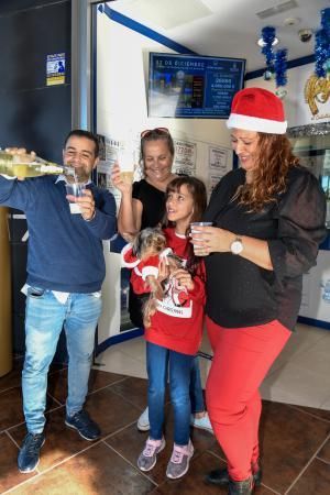 22-12-19  GRAN CANARIA. ZONA SUR. SAN BARTOLOME DE TIRAJANA. Seguimiento de la Loteria de Navidad en la Zona Sur, en la foto la Administracion de Loteria del Centro Comercial El Tablero que dio un 5º Premio. Fotos: Juan Castro.  | 22/12/2019 | Fotógrafo: Juan Carlos Castro