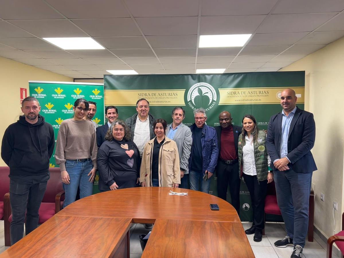 Imágenes de la presentación en Villaviciosa del Concurso de Escanciadores.