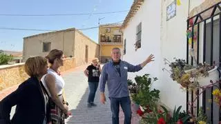 La pedanía de Coy, en Lorca, estrena señalización viaria adaptada a la estética del lugar
