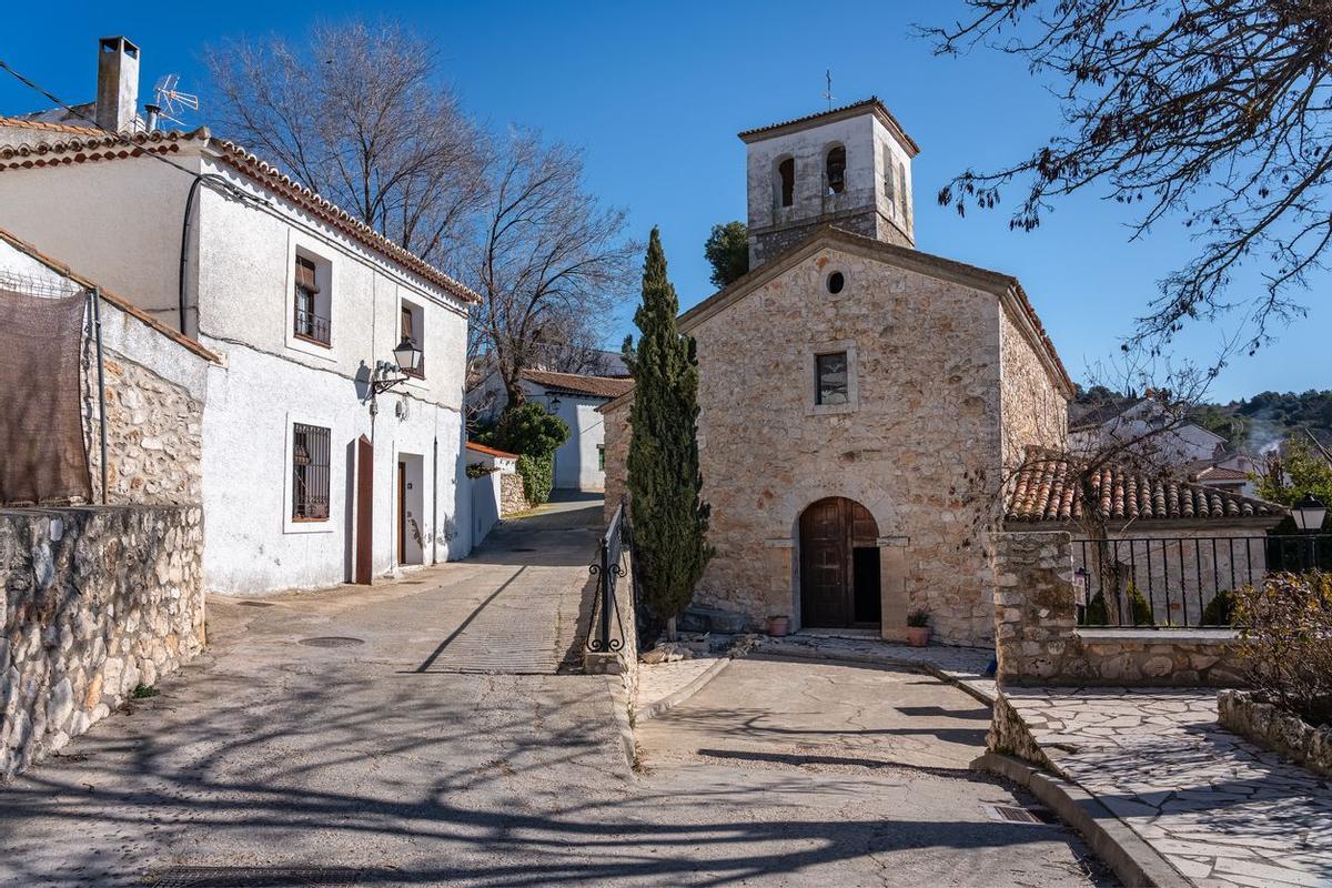 La vieja iglesia de san Pedro en Olmeda de las Fuentes.