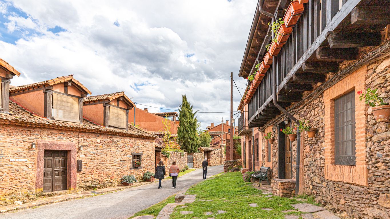 Es uno de los pueblos rojos de Soria.