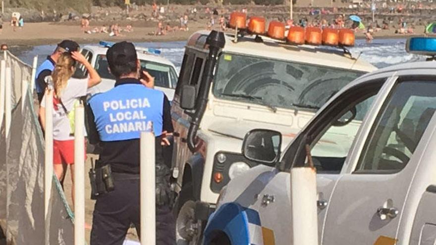 Policías locales en el lugar del suceso