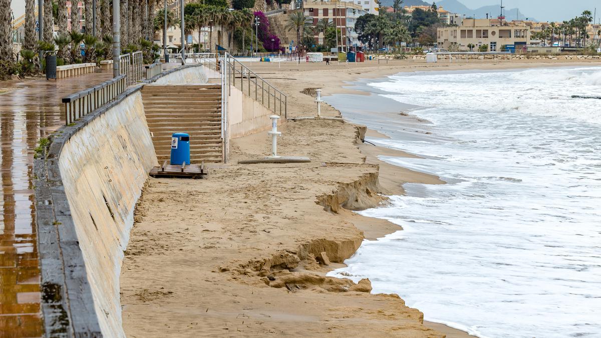 Imagen de la playa Centro de La Vila Joiosa este martes.