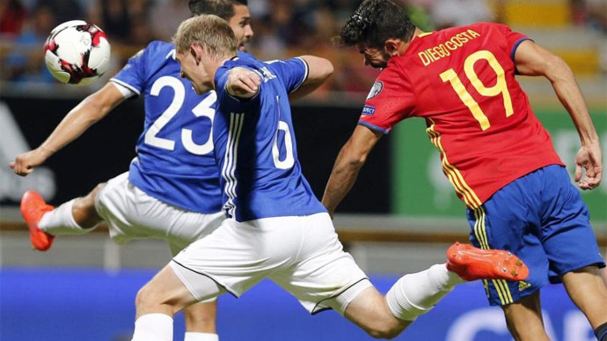 Diego Costa marcó el primer gol de cabeza