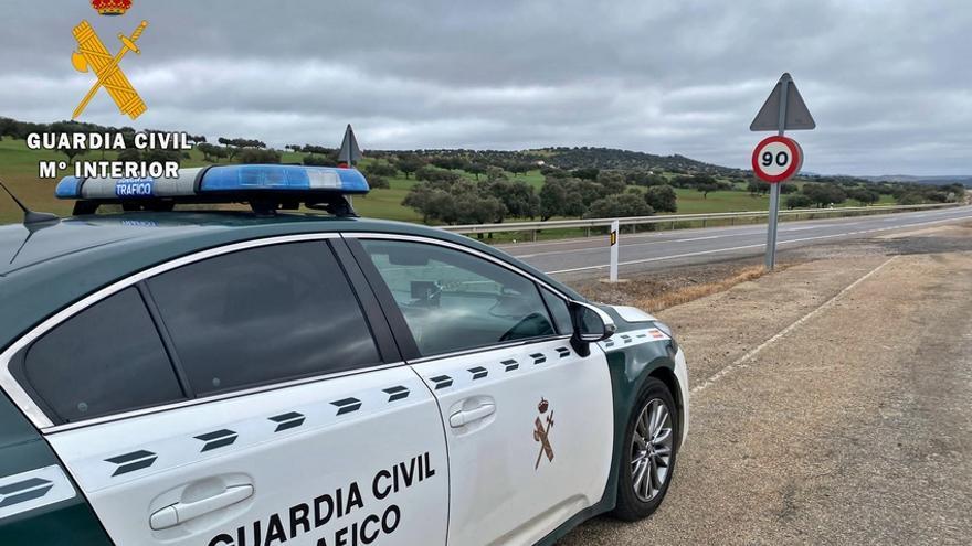 Un coche de la Guardia Civil, en el control de velocidad.