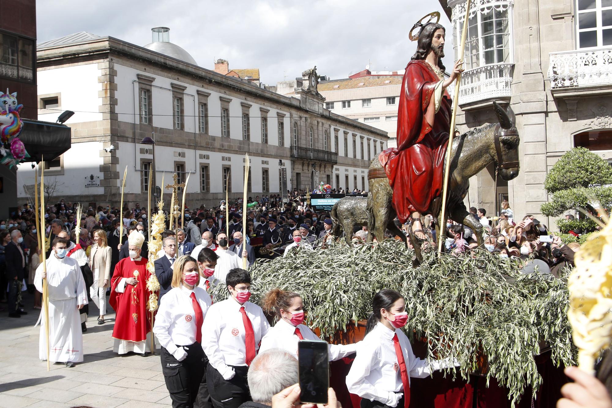 La Borriquita recorre las calles de la ciudad