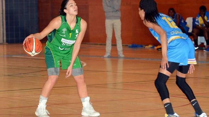 Arantxa Mallou durante un partido de liga en el CGTD. // Rafa Vázquez