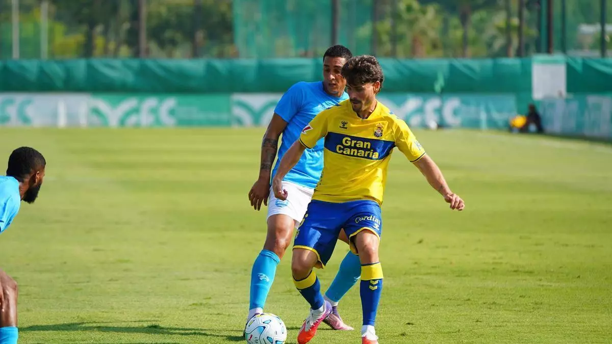 Miyashiro y Jefté muestran el camino a la UD Las Palmas de Rubén de la Barrera (3-2)
