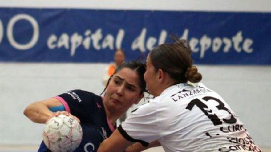 El Lobas Oviedo gana por 22-20 al Cicar Lanzarote Ciudad de Arrecife y se acerca a los puestos de ascenso
