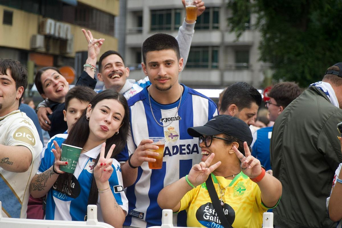 Fiesta del ascenso: la llegada de los jugadores a Cuatro Caminos