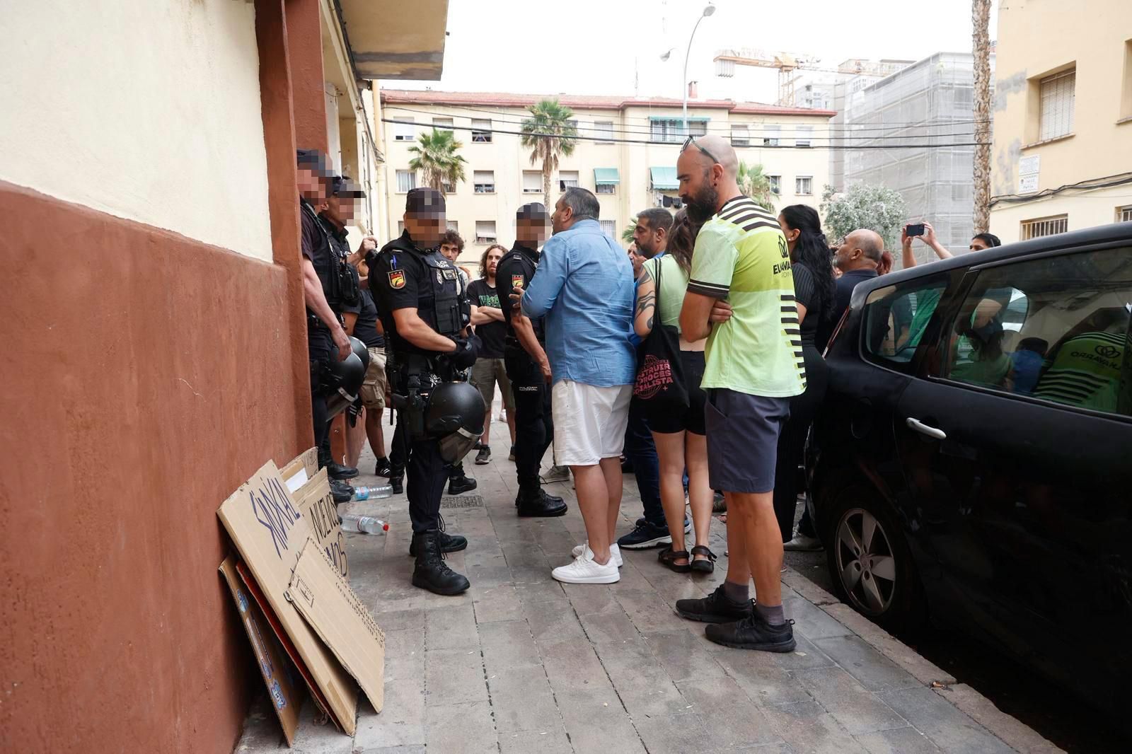 Desalojan a una familia con un hijo de cuatro años en Alicante