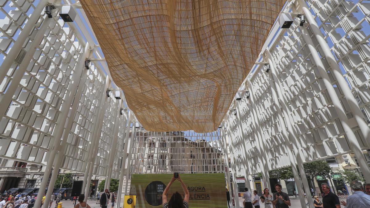 El Ágora de la València Capital Mundial del Diseño 2022 en la plaza del Ayuntamiento.