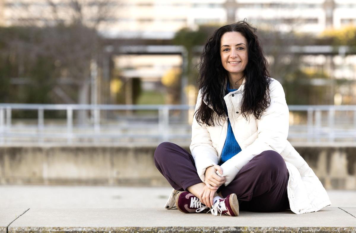 Marta Abengochea, al lado del Canal Imperial de Aragón.
