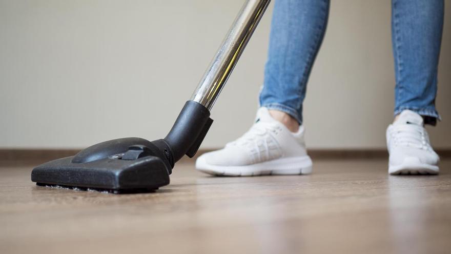 Cómo limpiar un suelo laminado y dejarlo impecable - Bricomanía
