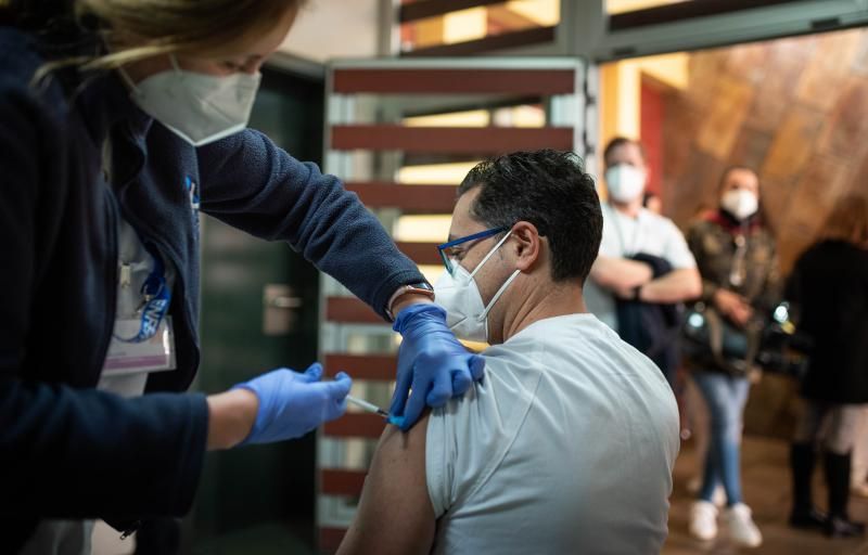 Vacunación de coronavirus a sanitarios del Centro de Salud de La Matanza