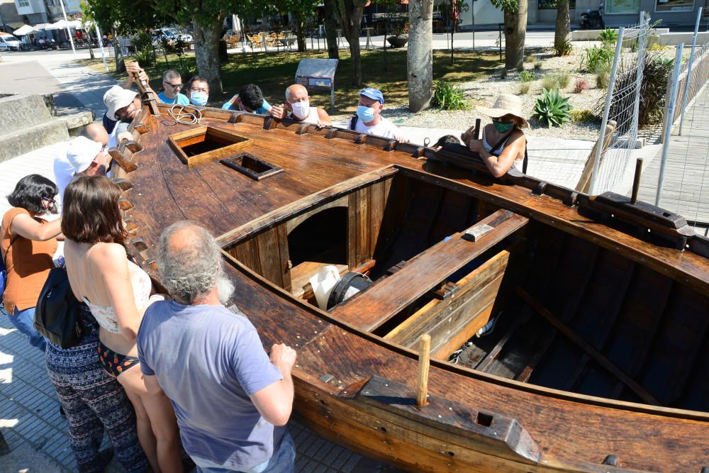 El bote polbeiro 'Vila de Bueu' vuelve a sucar las aguas después de su puesta a punto