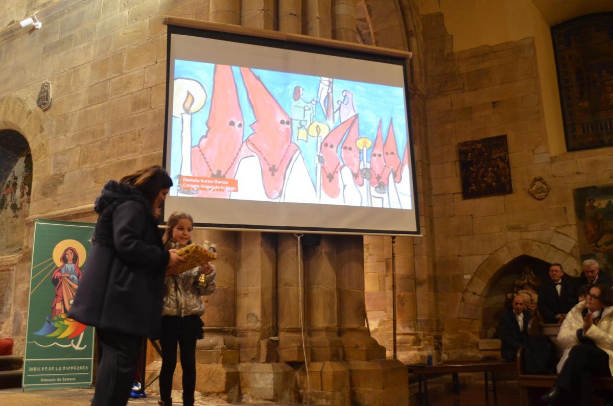 Daniela Iturbe, primer premio de la categoría de 6 a 8 años.