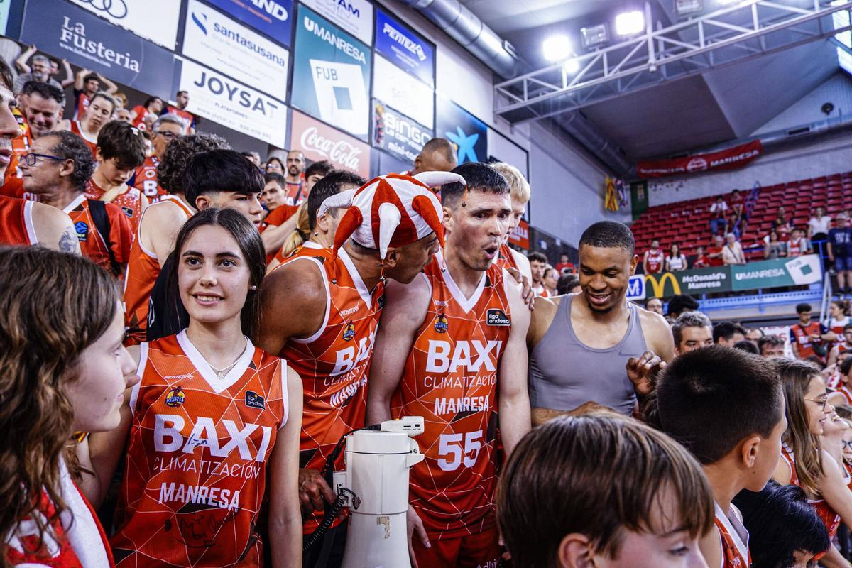 El Baxi homenatja Dani Pérez en el seu últim partit al Nou Congost, en imatges