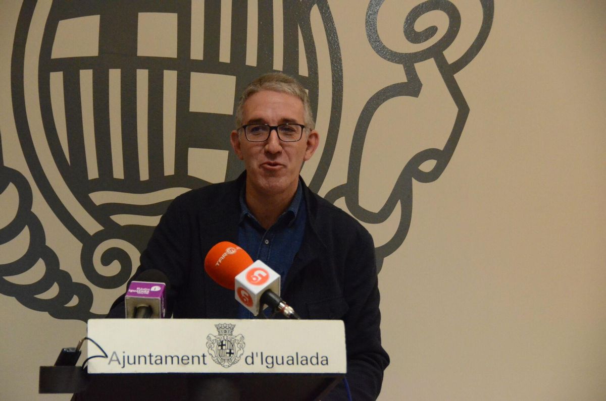 Igualada, Inteció Dels'in Acollits'i Katalonya'ya sığınağının aşamasını ortaya koyuyor. Enric Morist, Creu Igualada Başkanı. Reluges de la Guerra, Integació dels sığınakları