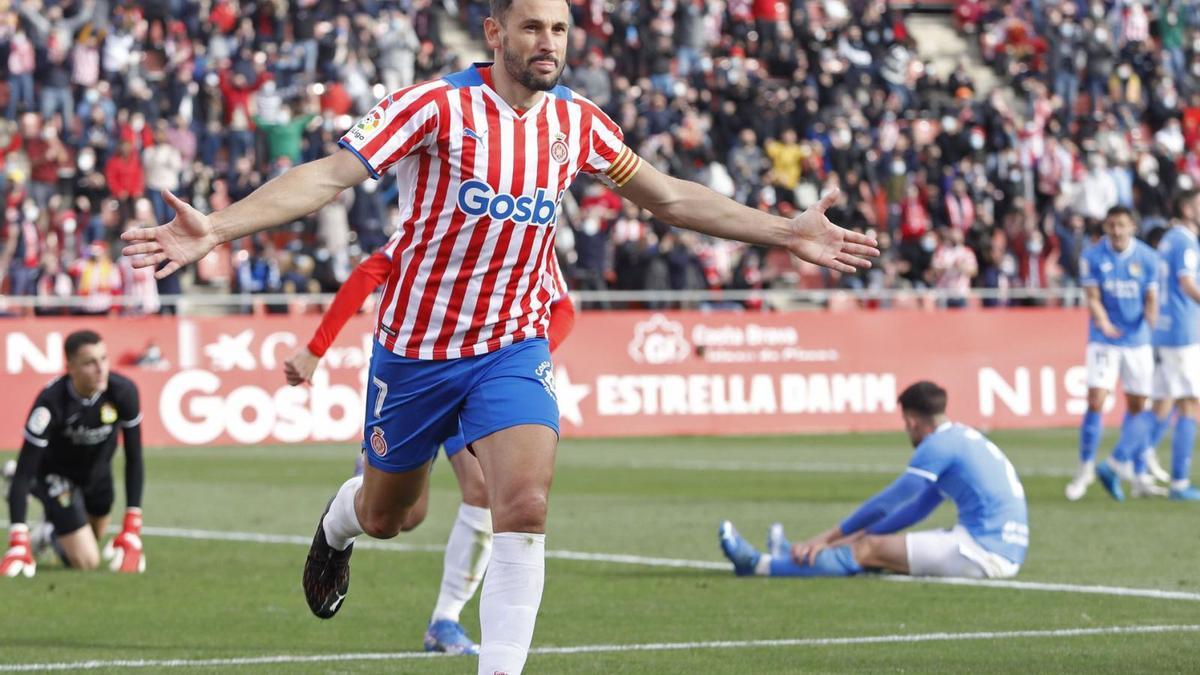 Stuani celebra un gol a Montilivi contra el Fuenlabrada