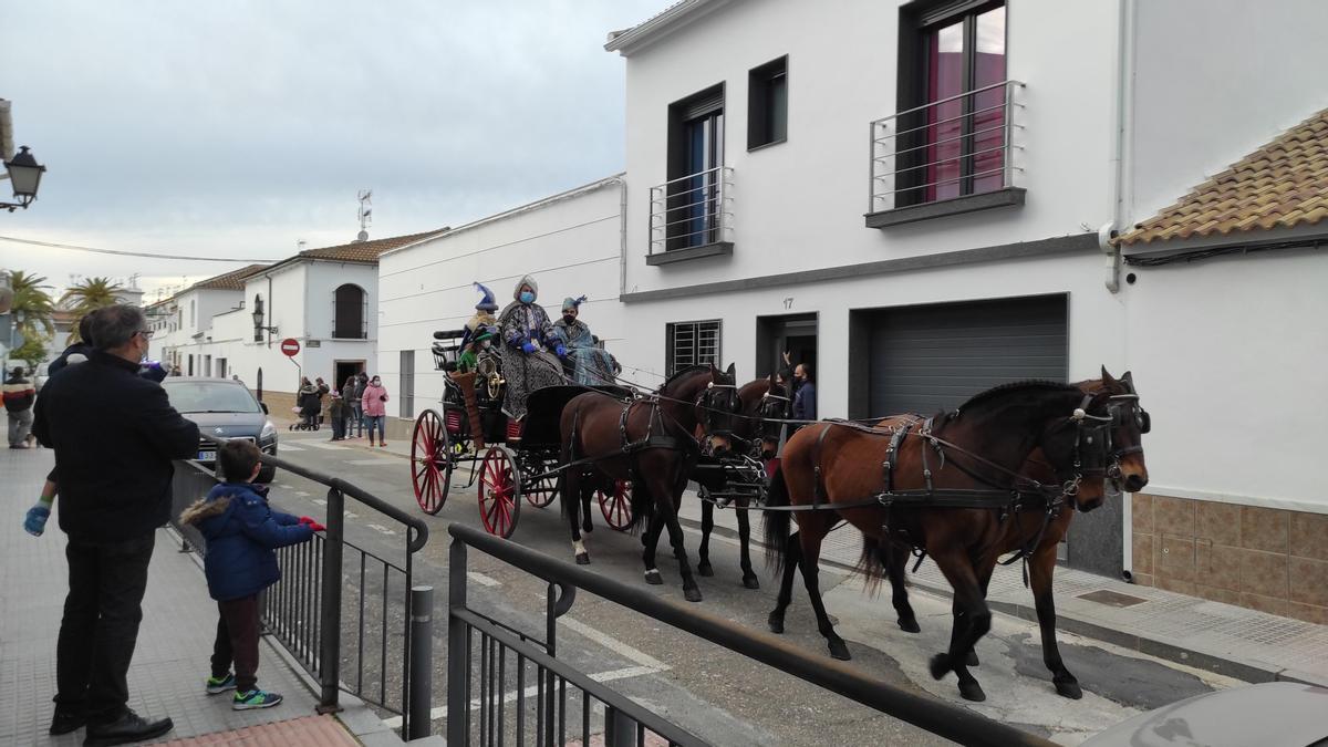 El año pasado los Reyes Magos ha hicieron su recorrido por Montilla en coche de caballos.